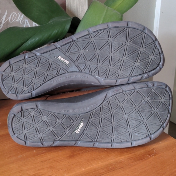 Earth Simplista Almond Mary Jane Flats 7.5 B - Picture 4 of 5